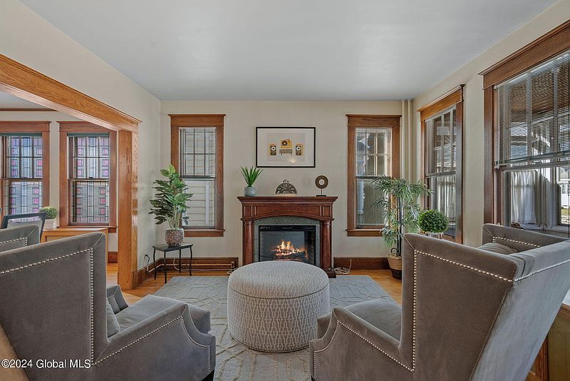 4th image of 52 Norwood Avenue