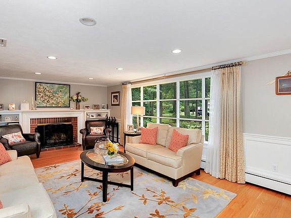 4th image of 11 Whittier Dr