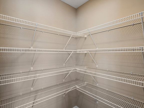 4th image of 634 Rose Ln