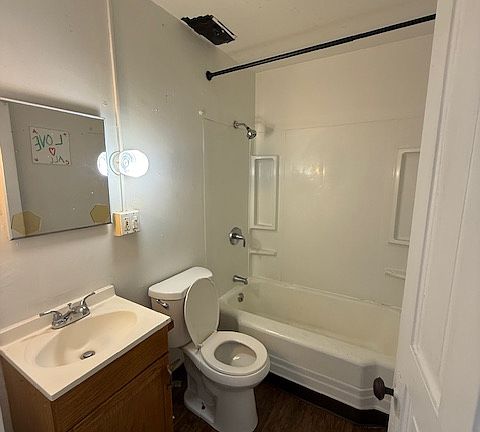 3rd image of 239 Porter St NE #1