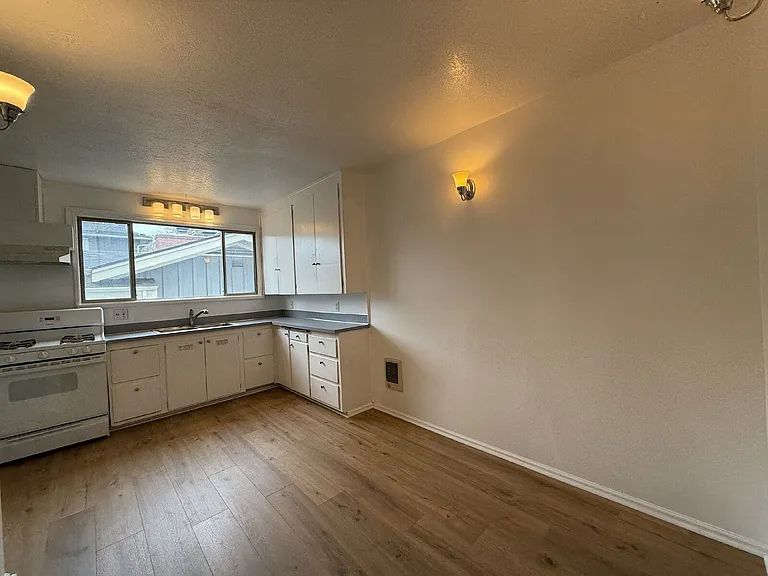 777 W 10th Ave #A — Photo 11