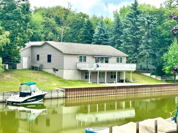 4373 Schooner Dr, Pigeon, MI 48755