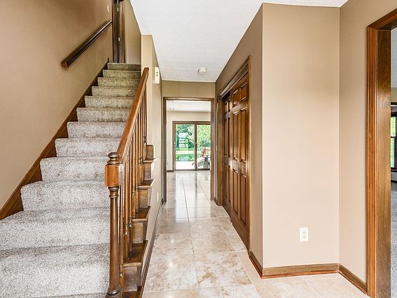 3rd image of 50 Amanda Dr
