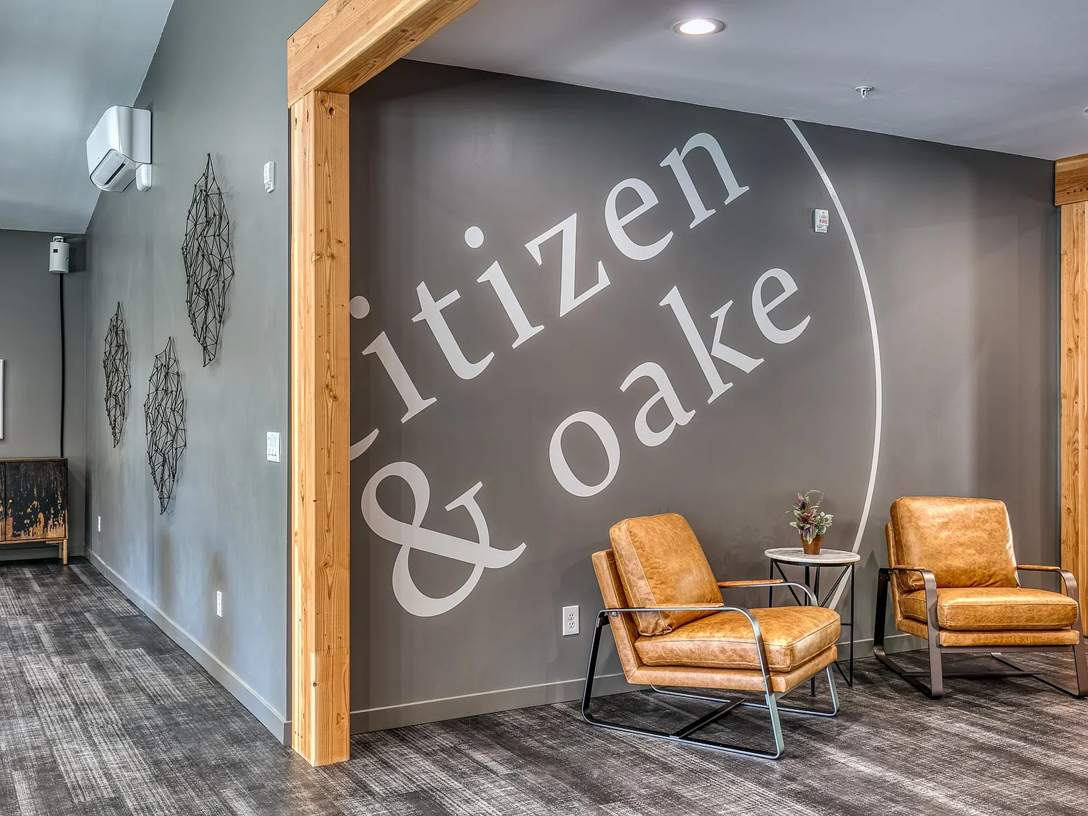 Citizen and Oake — Photo 4