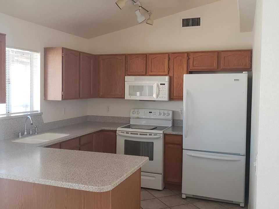 2nd image of 1102 N 94th St