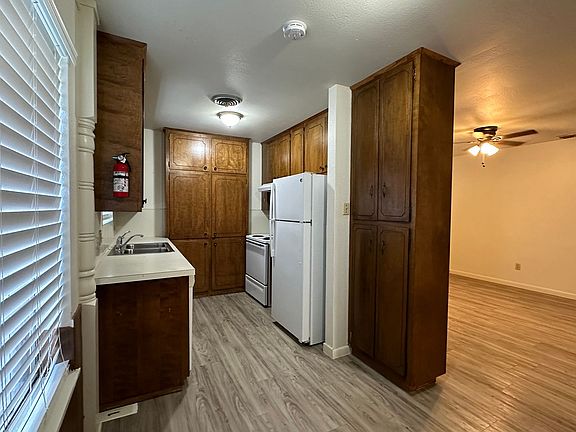 5th image of 4809 Lavaca Dr #1