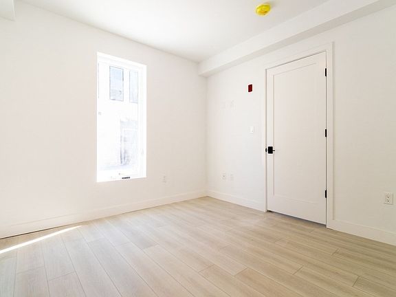 4th image of 150 Williams St #20