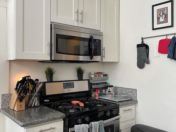 2nd image of 2310 N Cahuenga Blvd #2310