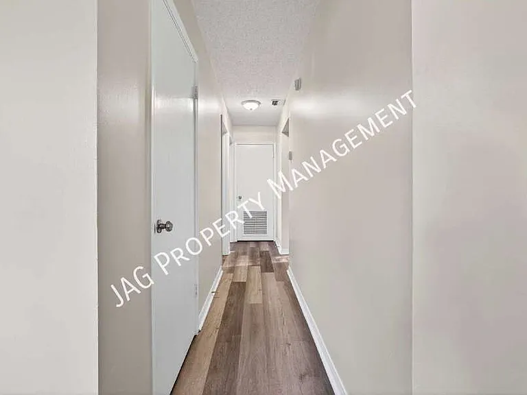 482 Bentwood Ln #C — Photo 11