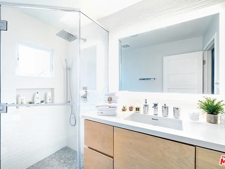 3769 Greenwood Ave — Photo 17