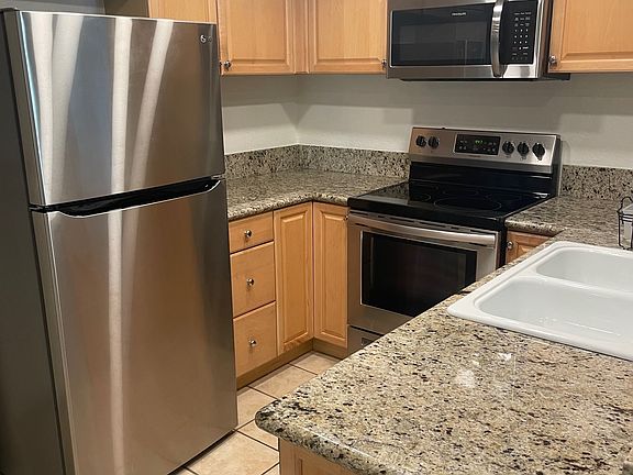 3rd image of 2941 C St Unit 462