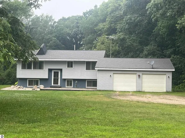 2756 S Gilmore Rd, Mount Pleasant, MI 48858