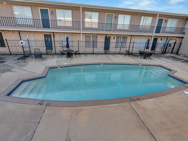 Windsong Apartments — Photo 63