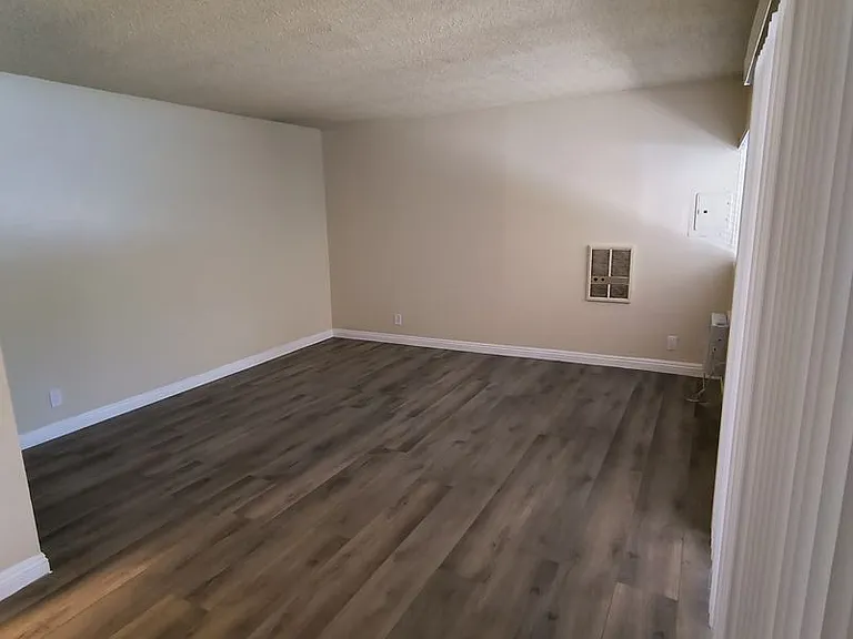 Ramona Garden Apartments — Photo 8