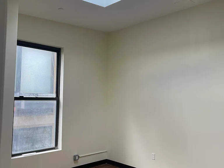 121 Avenue D #5H — Photo 2
