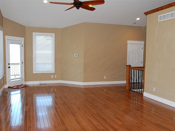 2nd image of 3801 Peachtree Cir