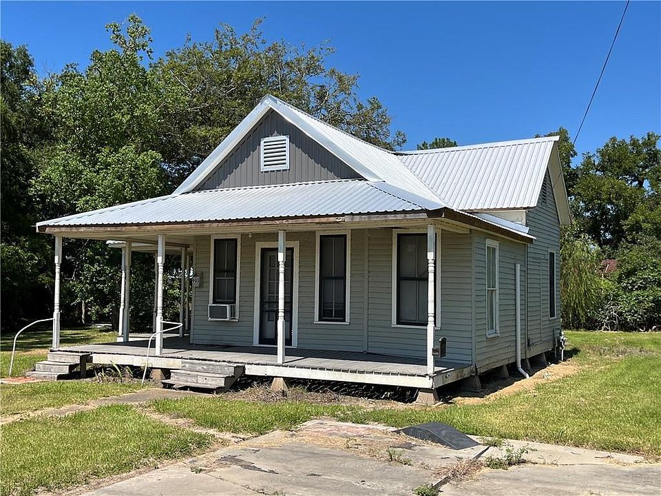 1st image of 905 3rd St