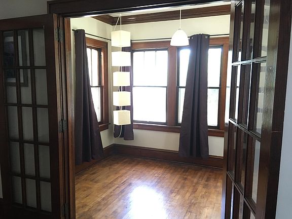 3rd image of 1307 22nd Ave NE #1