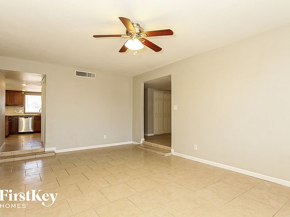 3rd image of 4548 W Paradise Dr