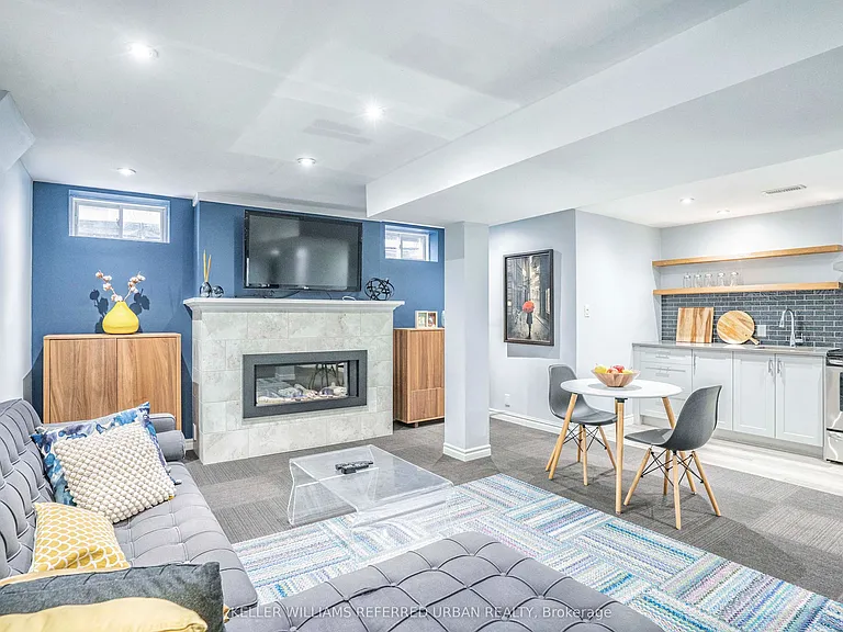 4 Purdy Cres #LOWER — Photo 9