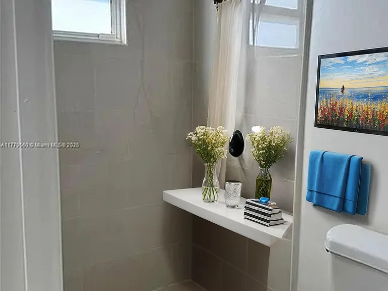 1129 SW 10th St #1 — Photo 11