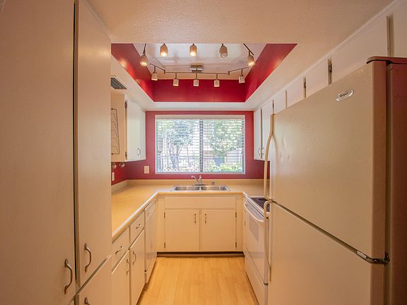 5th image of 612 W Fordham Dr