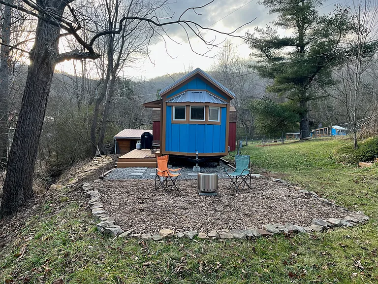 300 Youngs Cove Rd #B — Photo 14