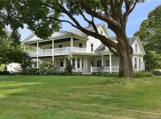 255 E Putnam Rd, Putnam, CT 06260