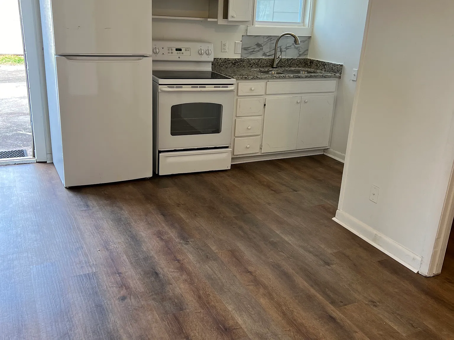 1 bed, $1,100 — Photo 4