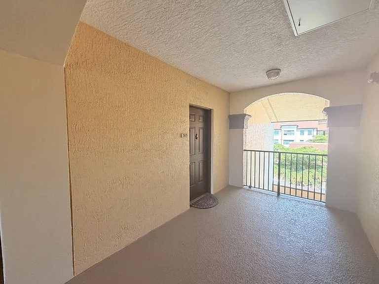 12960 Positano Cir #303 — Photo 27