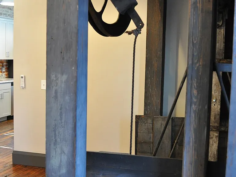 530 Craghead St #204 — Photo 5