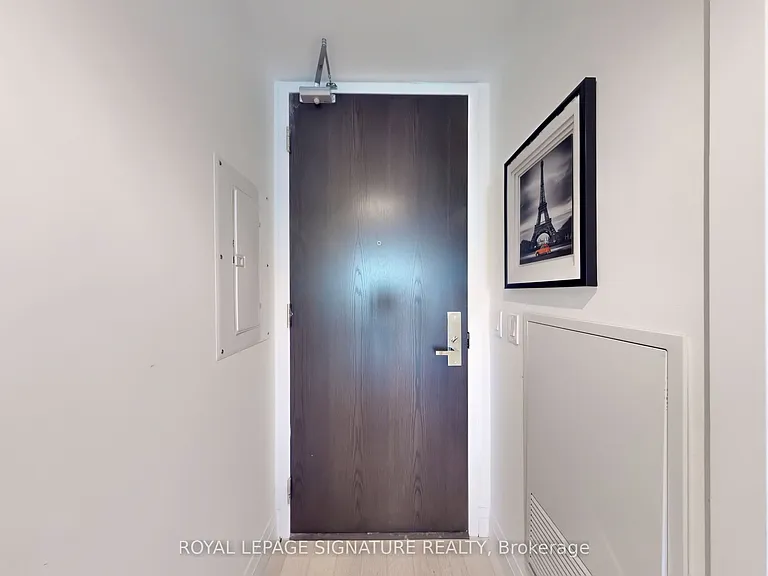 224 King St W #1406 — Photo 15