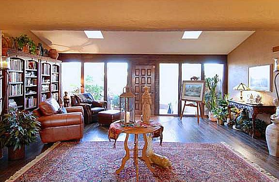 4th image of 700 Patio Feliz Ln