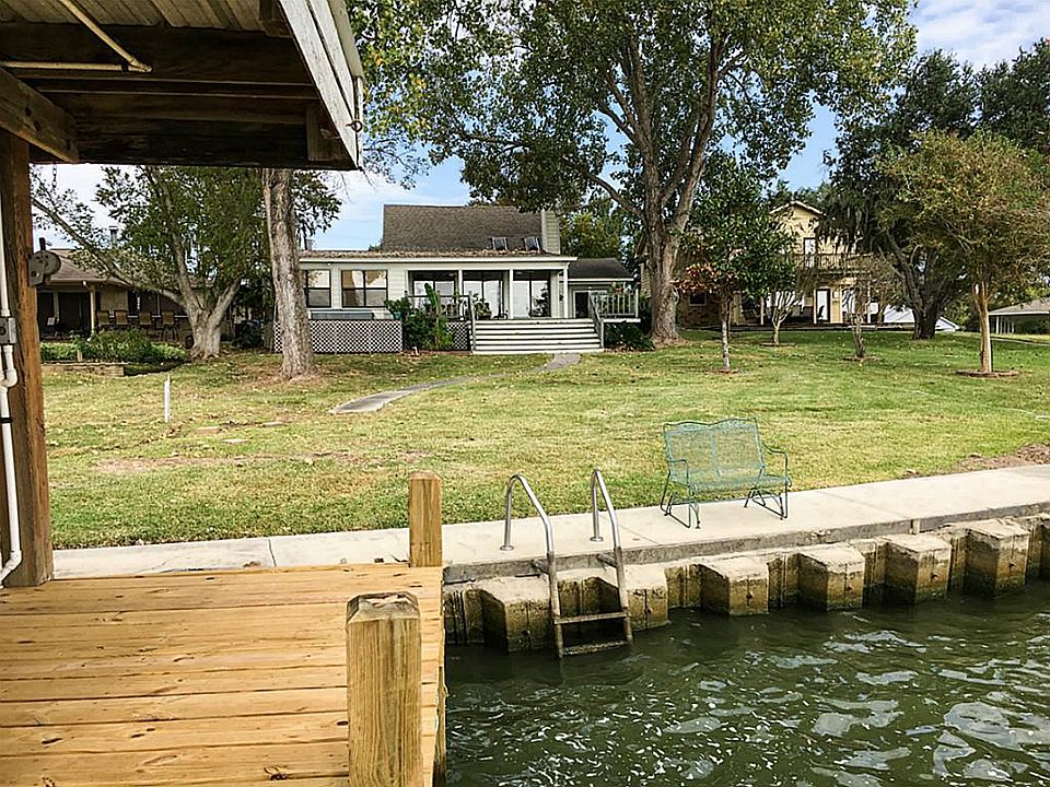 1st image of 382 Oak Crest Dr