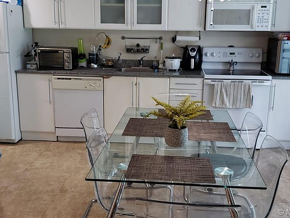 4th image of 275 NE 18th St APT 307