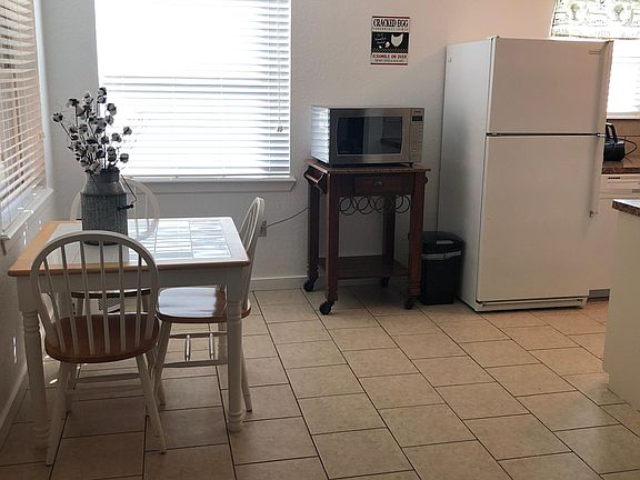 4th image of 1810 Highland Ave