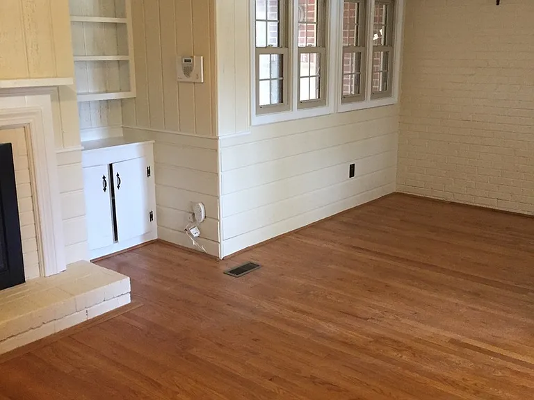 1301 Brookwood Dr — Photo 2