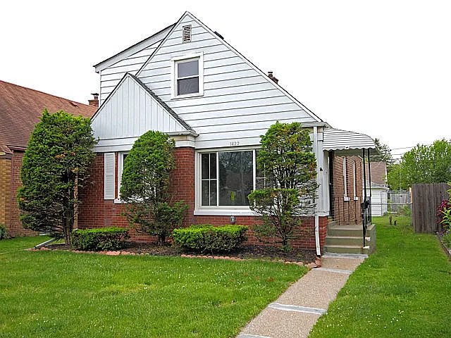 1422 Shirley Dr photo 1