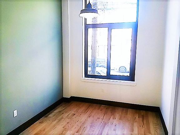 4th image of 302 Stanhope St #3B