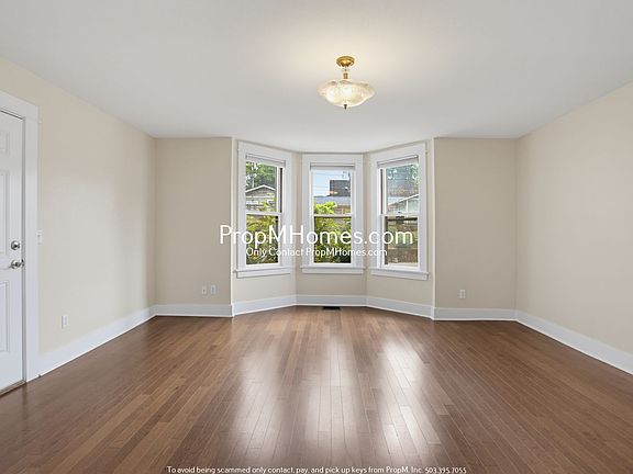 5th image of 2725 SE Stark St