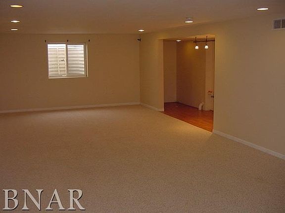 4th image of 502 E Clay St