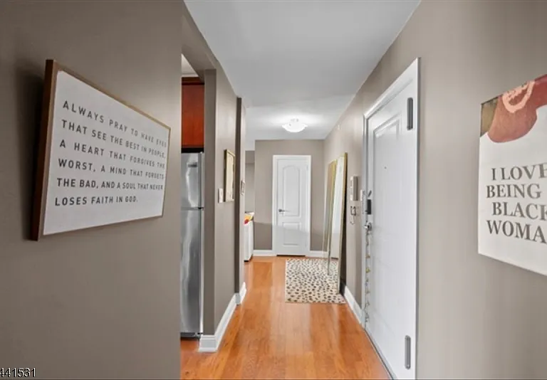 60 Parkway Dr E — Photo 12
