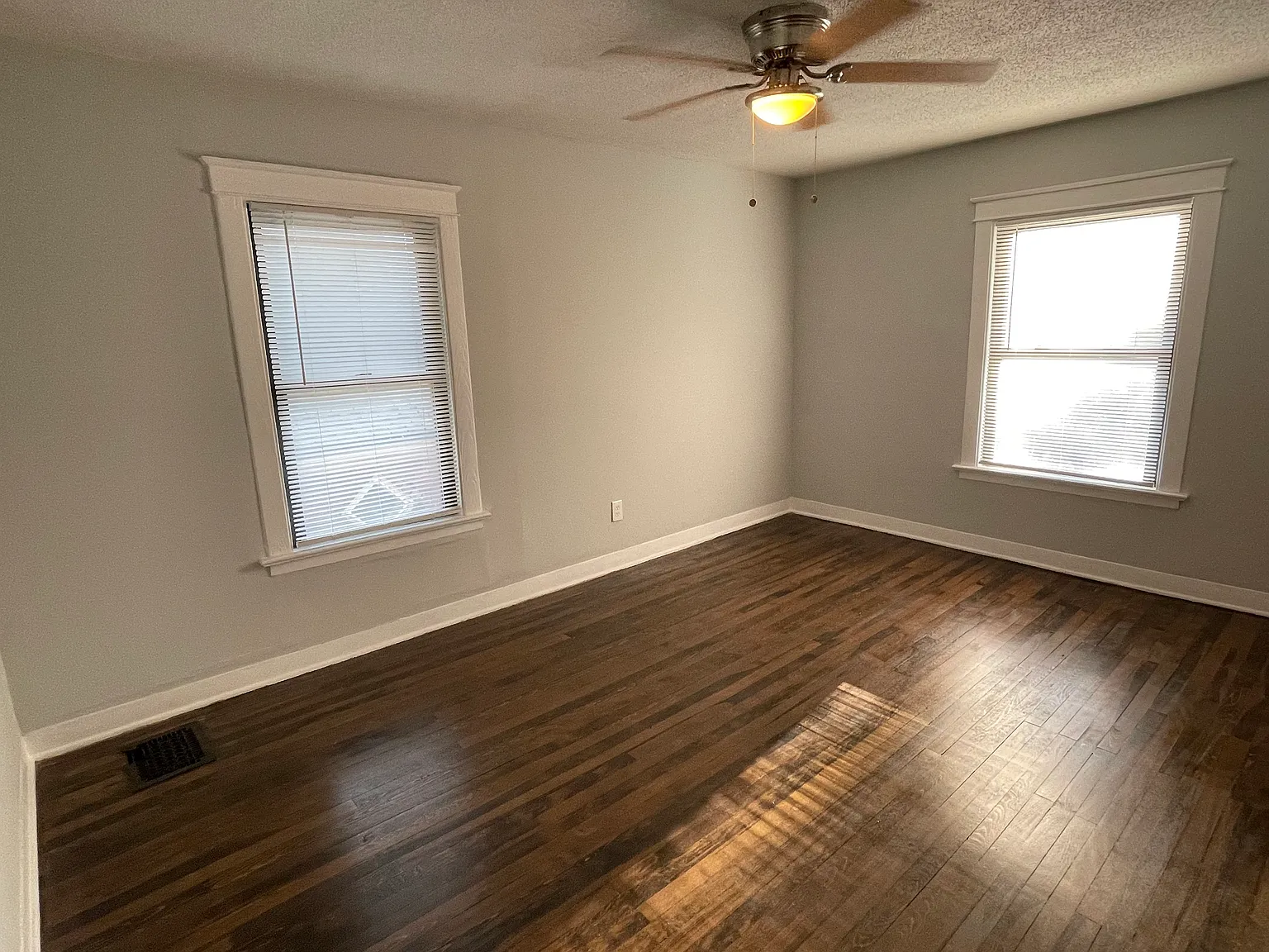 3 bed, 1500 sqft, $2,550 — Photo 3