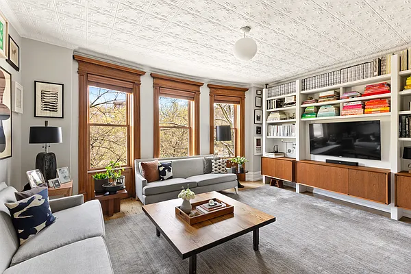 Living room, photo 2