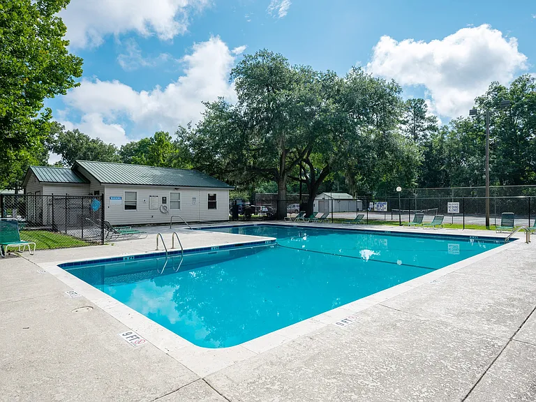 Sawbranch Apartments — Photo 14
