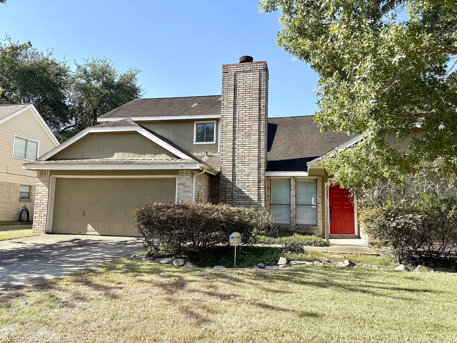 4 bed, 2.5 bath, 2074 sqft, $2,350 — Photo 2