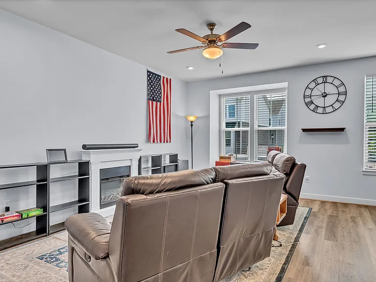 589 Westport St — Photo 34
