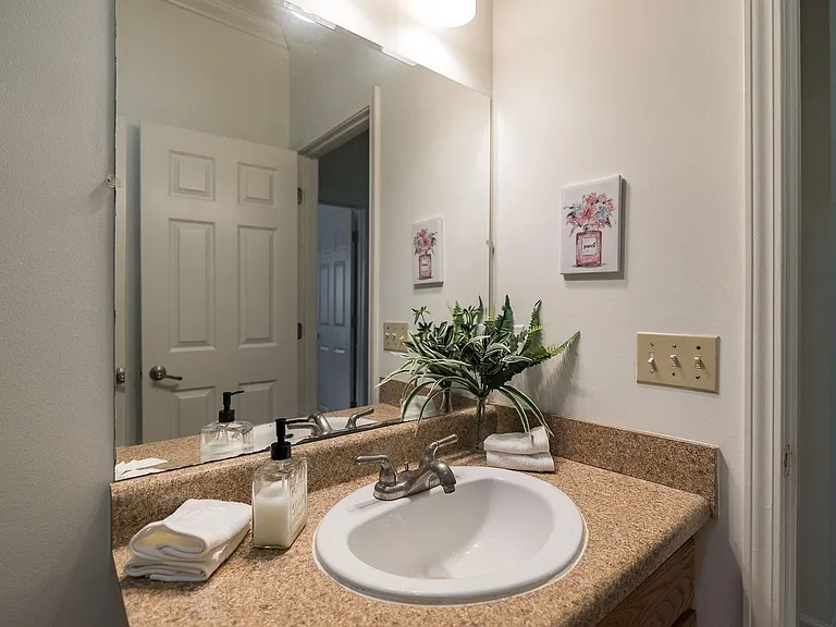 279 Arch St — Photo 19