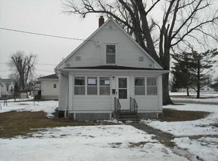 716 W 11th St, Vinton, IA 52349