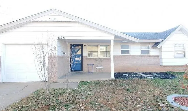 628 N Dallas Ave — Photo 1